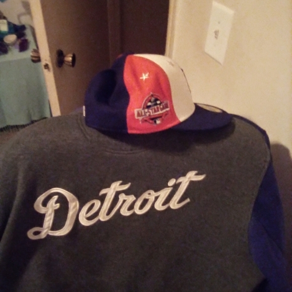 Detroit Tigers Fitted and Jacket - Picture 4 of 4